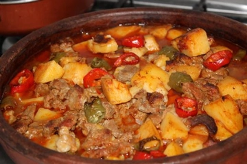 Güveçte Et Yemekleri Tarifi ve Malzemeleri